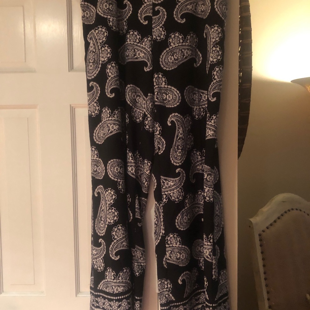 New York and Company Plazo pants size L. NWOT